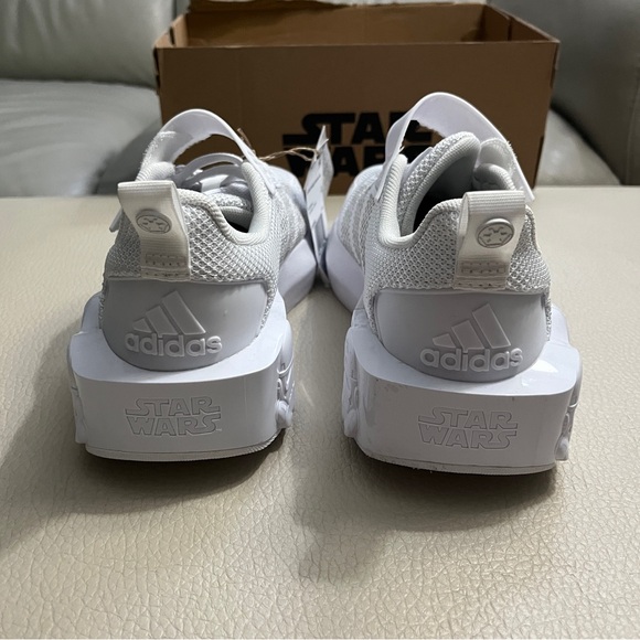 NWB - Adidas Star Wars Kids’ Runner IE8044 - EU 40/Youth US 7/Women US 8 - Picture 7 of 16